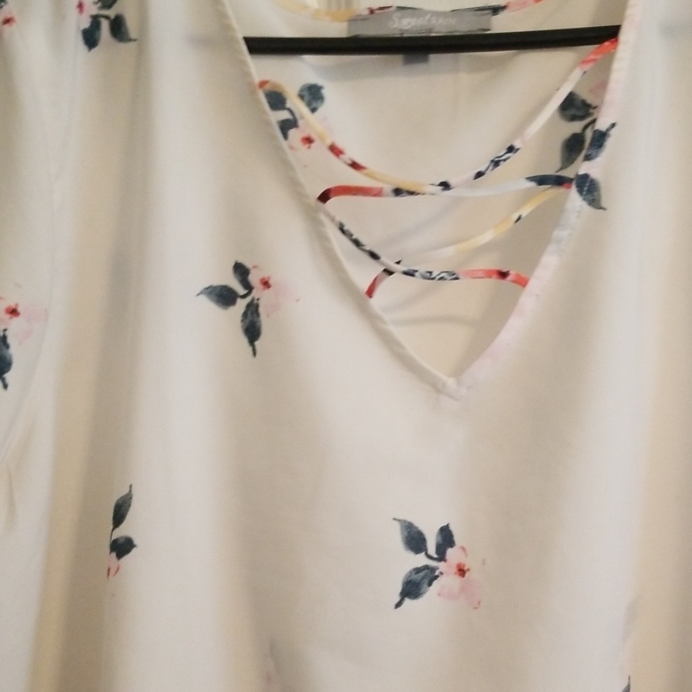 Floral blouse - Picture 2 of 5